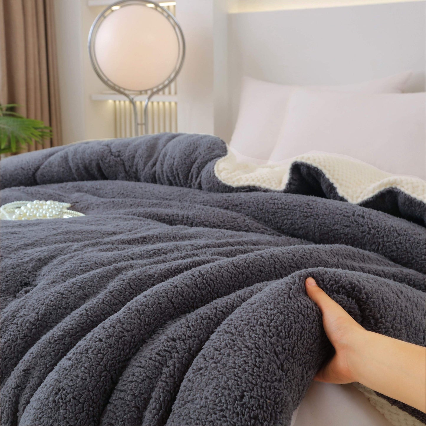 Double sided Cozy Wool Blanket for Winter Comfort